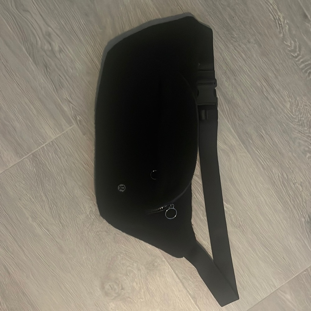 Lululemon athletica on the beat sherpa belt bag